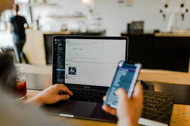 AI Chatbots vs AI Agents: What's the Difference and Which Does Your Business Need?